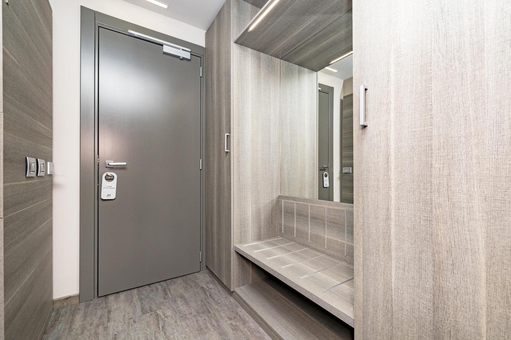 Just Hotel Сароно Екстериор снимка
