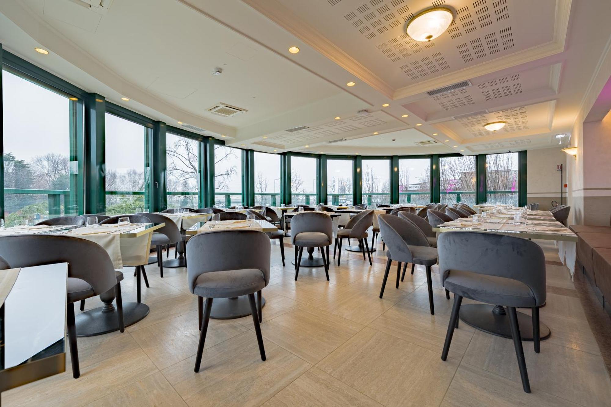 Just Hotel Сароно Екстериор снимка