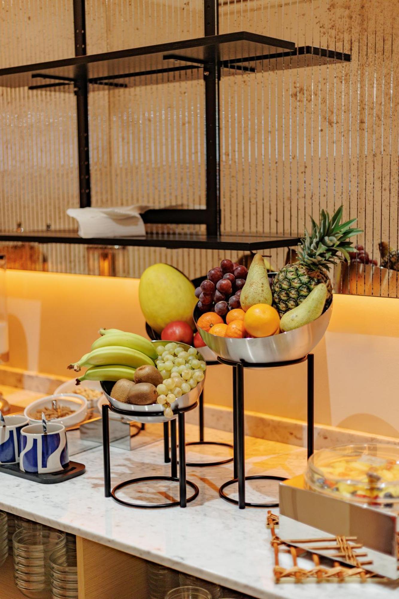 Just Hotel Сароно Екстериор снимка