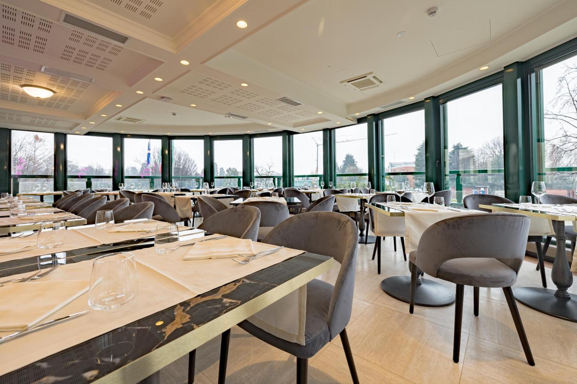Just Hotel Сароно Екстериор снимка