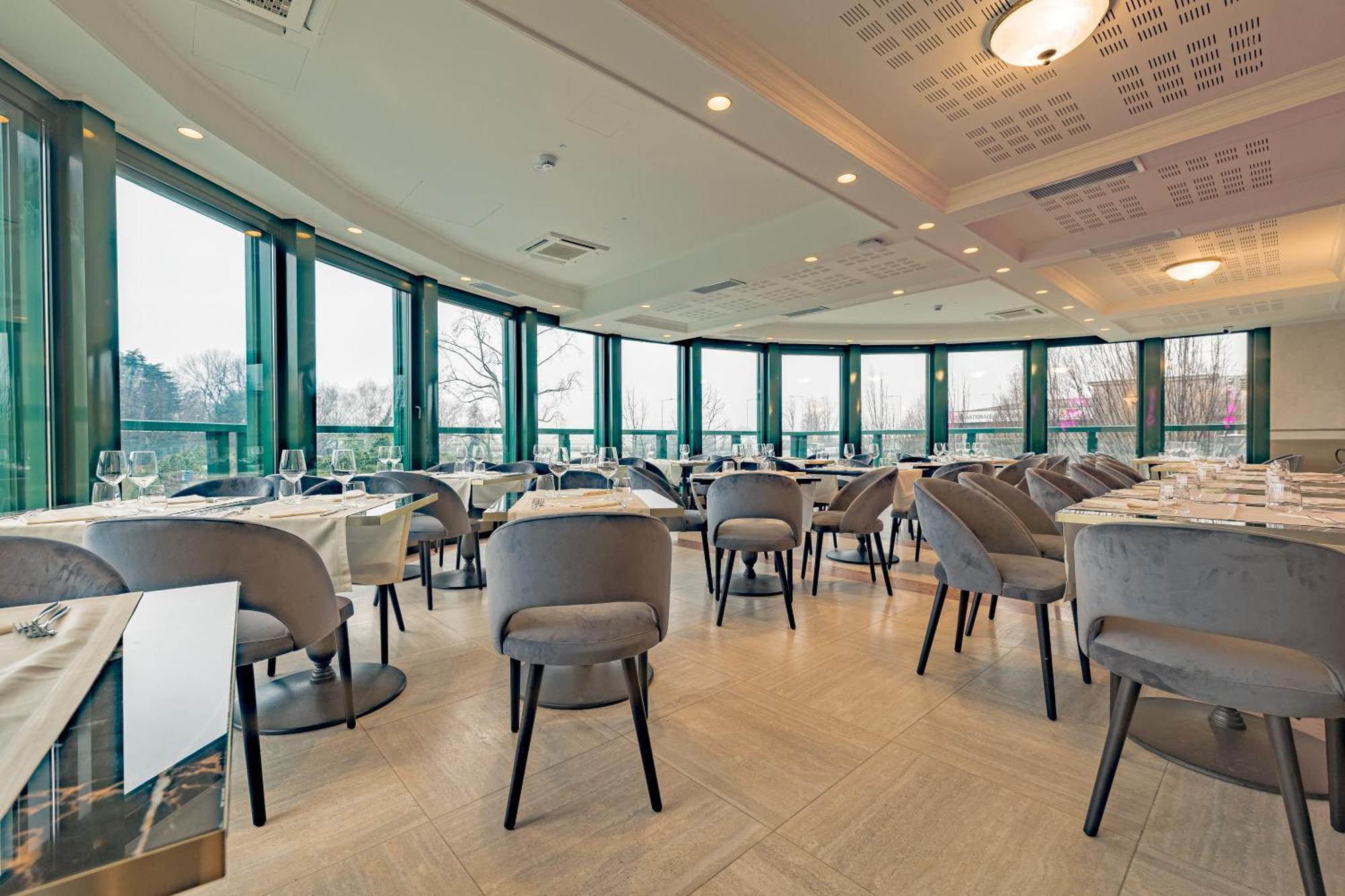 Just Hotel Сароно Екстериор снимка