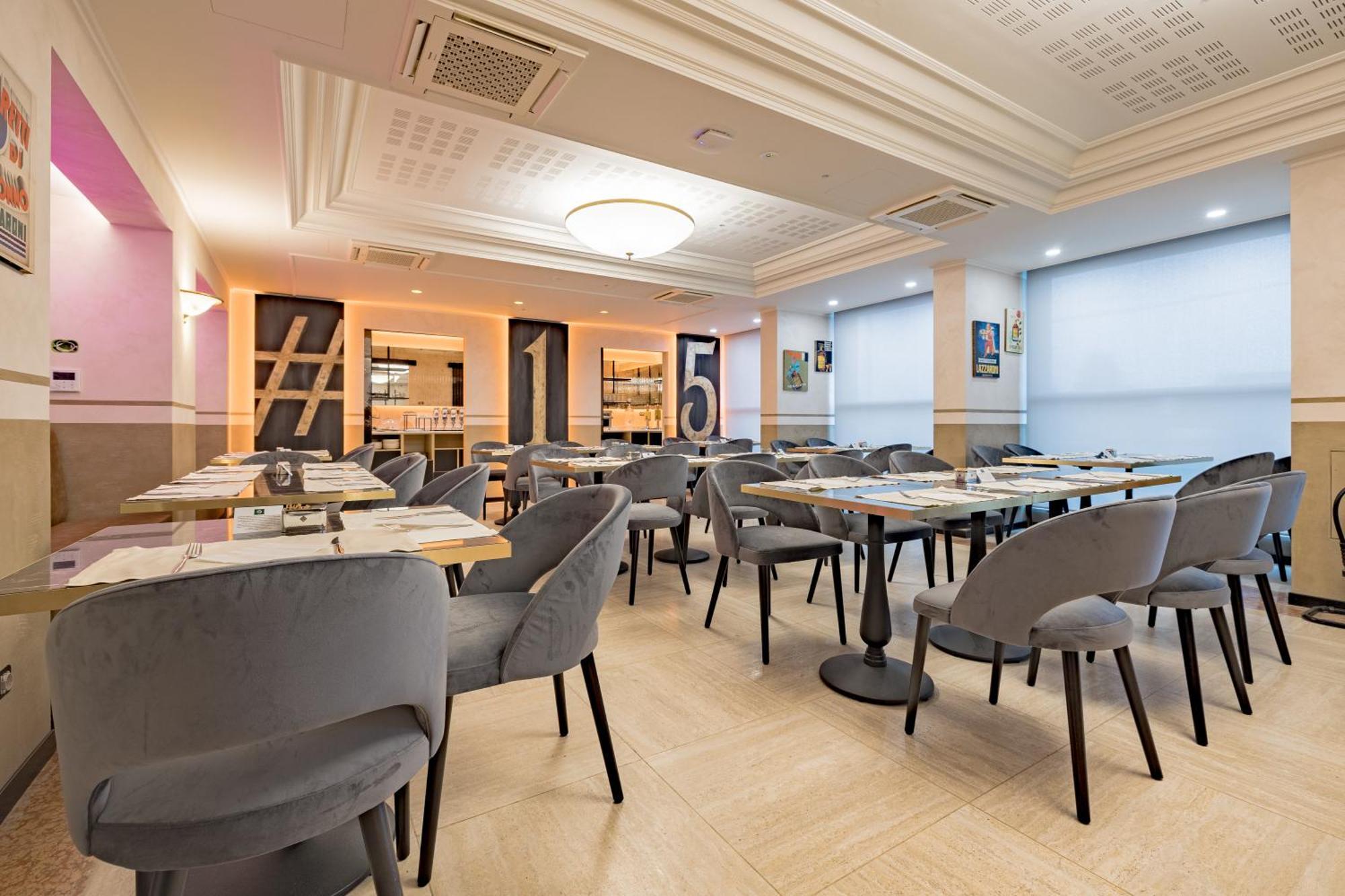 Just Hotel Сароно Екстериор снимка