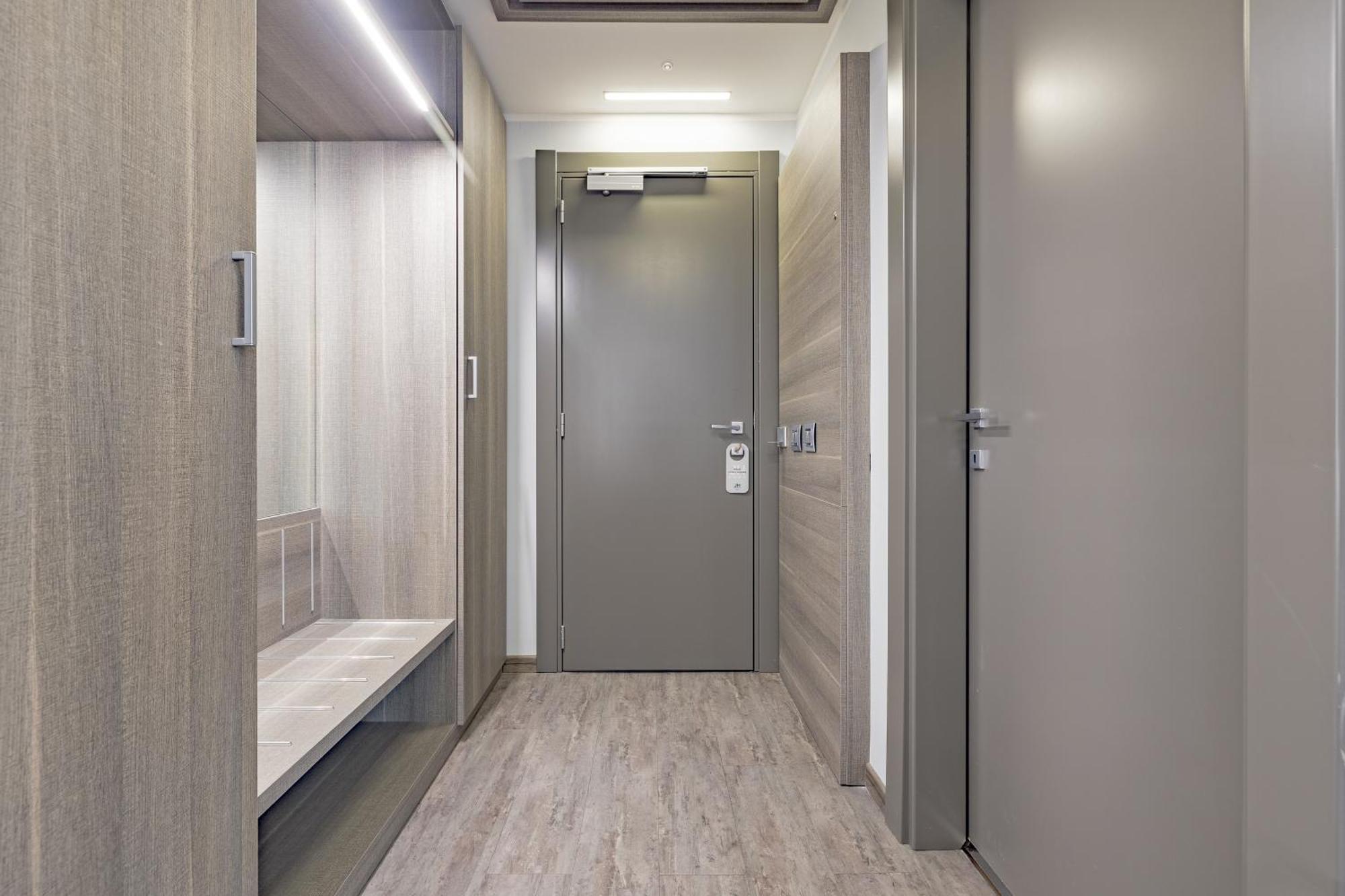 Just Hotel Сароно Екстериор снимка