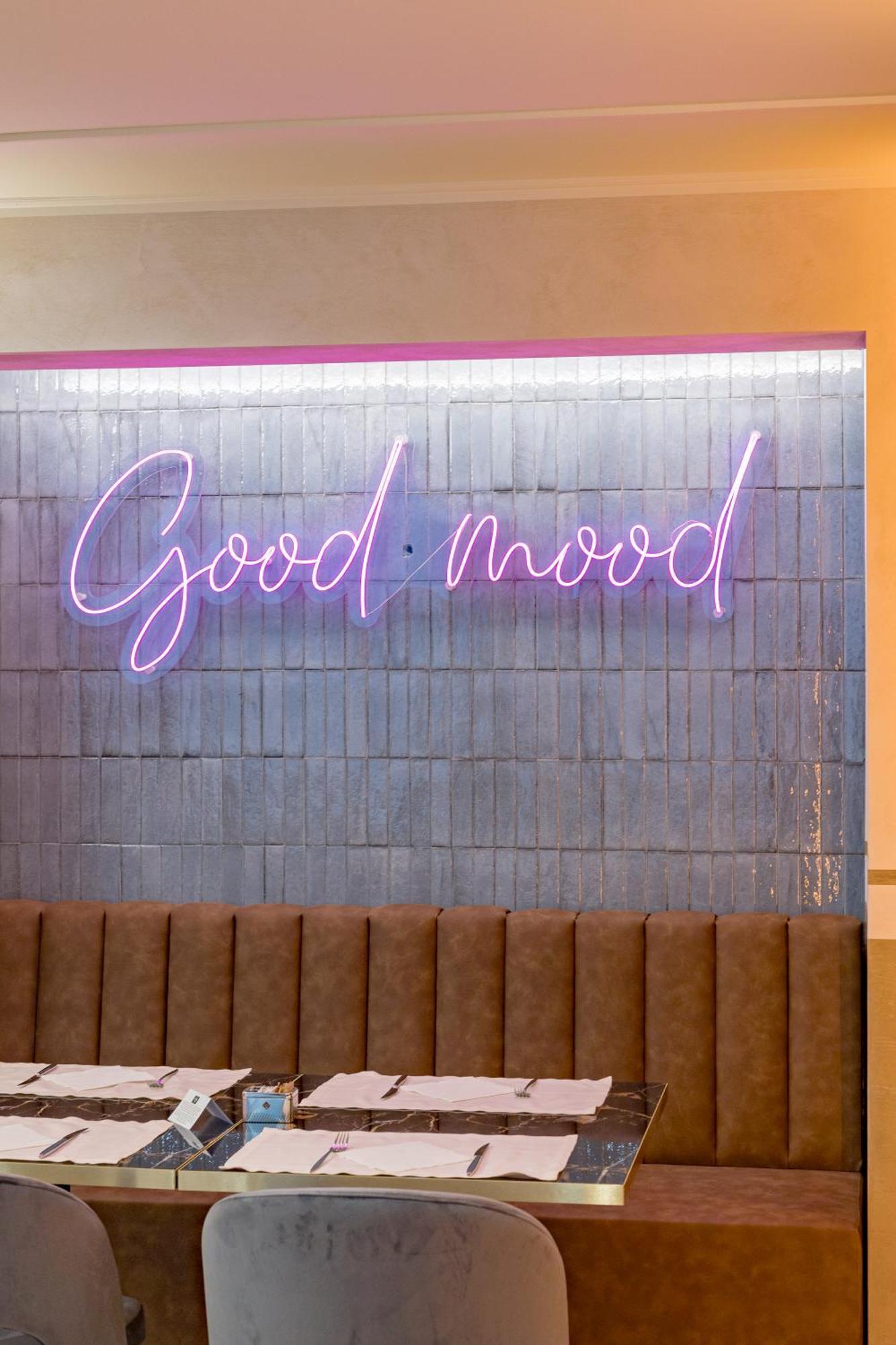 Just Hotel Сароно Екстериор снимка