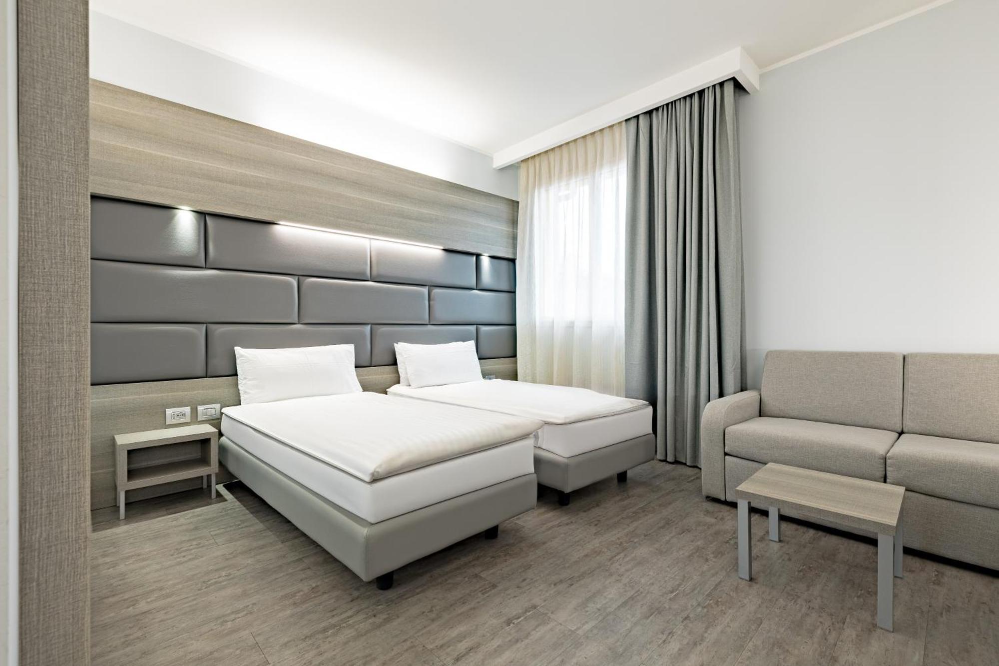 Just Hotel Сароно Екстериор снимка